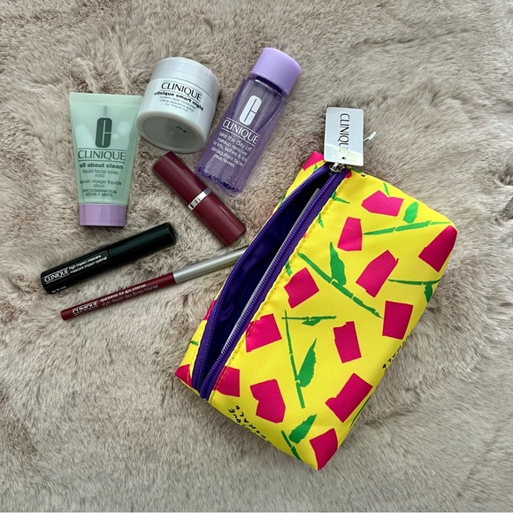 Clinique Makeup and Skincare Set - Picture 4 of 9